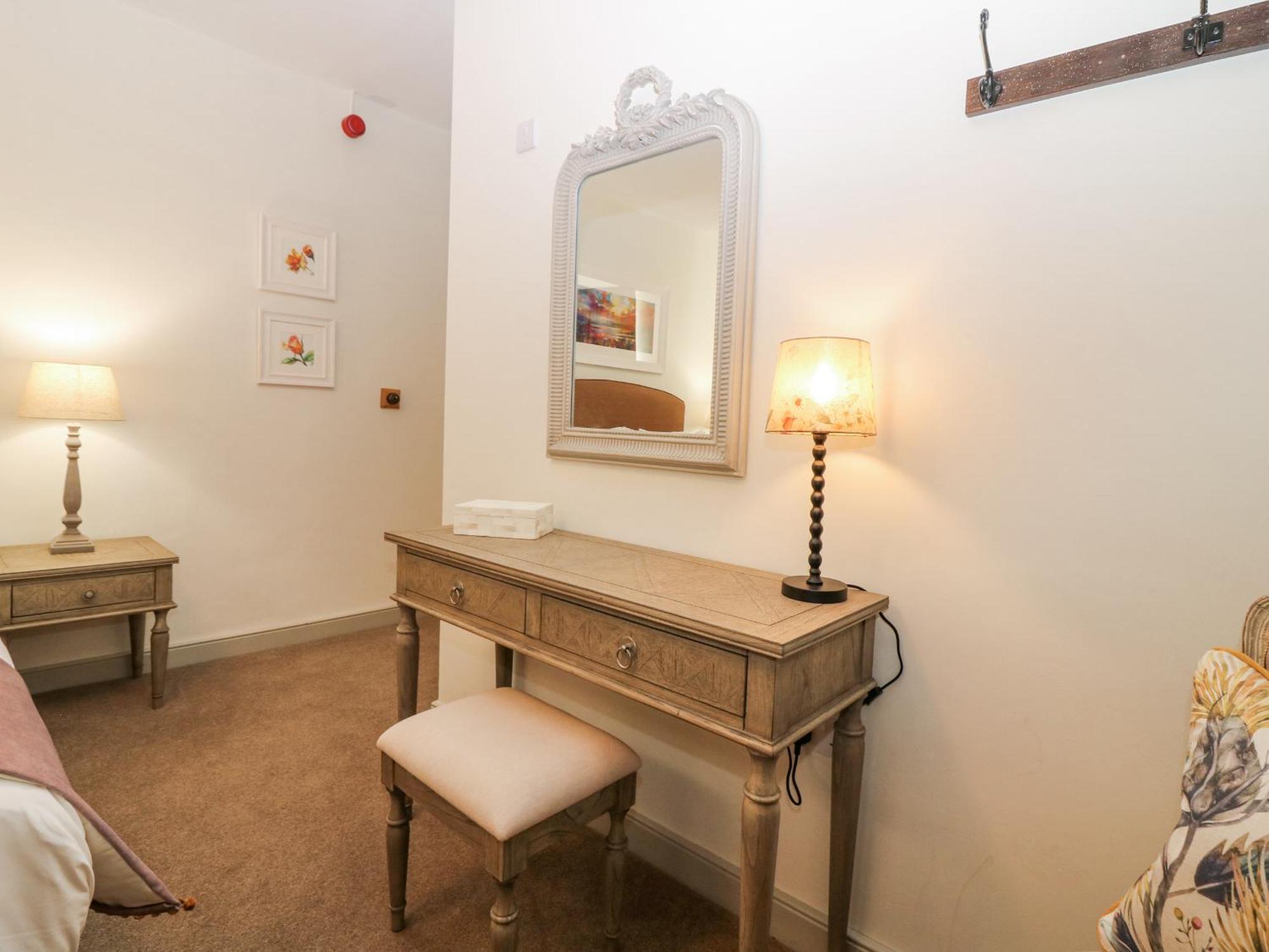Pear - Priorwood Garden Apartment *