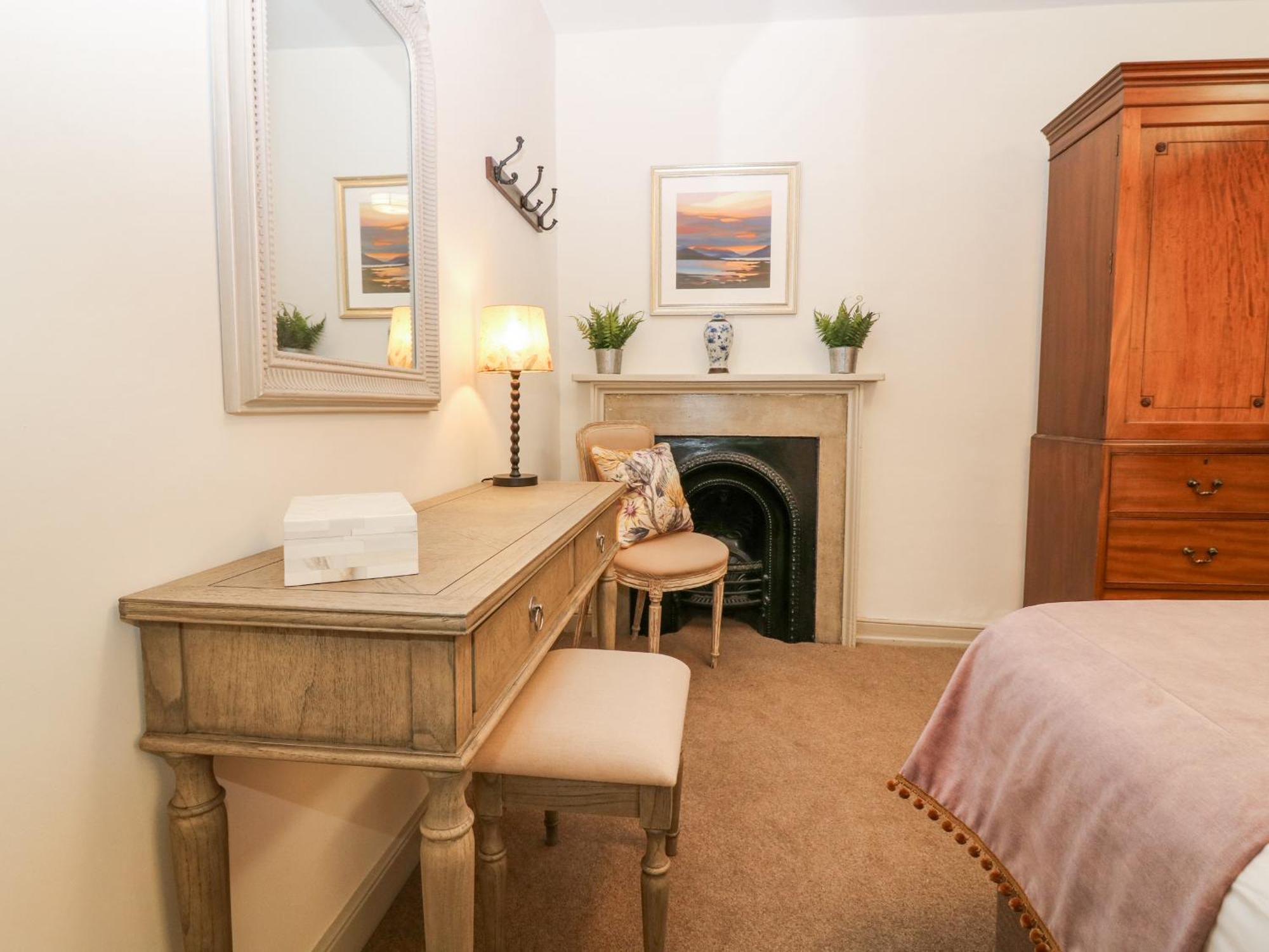 Pear - Priorwood Garden Apartment Melrose